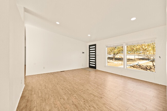 Photo - 62851 Aberdeen Dr