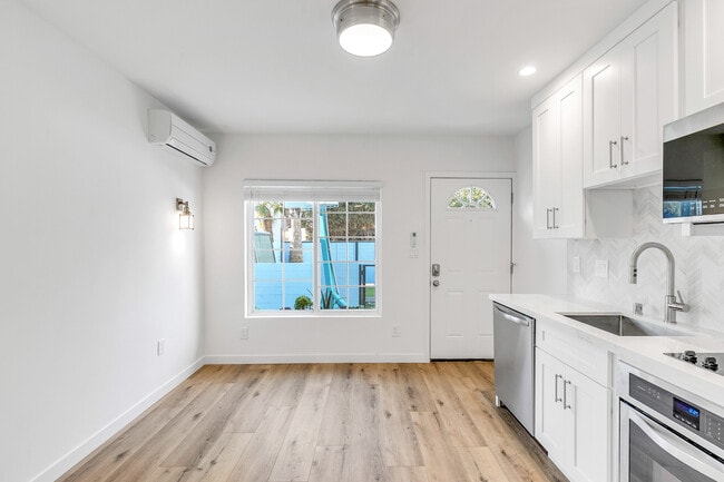 Photo - Romantic Venice Beach living just steps from the boardwalk.
