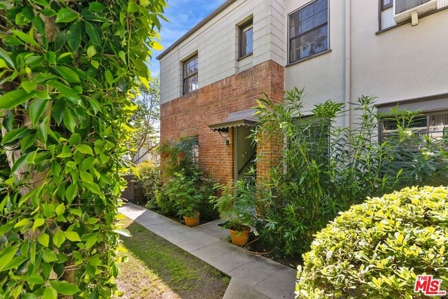 Photo - 117 1/2 N Harper Ave