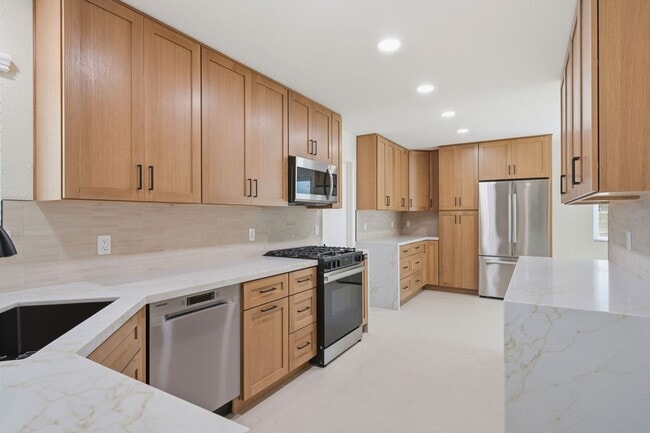 Building Photo - Flexible 5-Bedroom Home with BRAND NEW Designer Upgrades