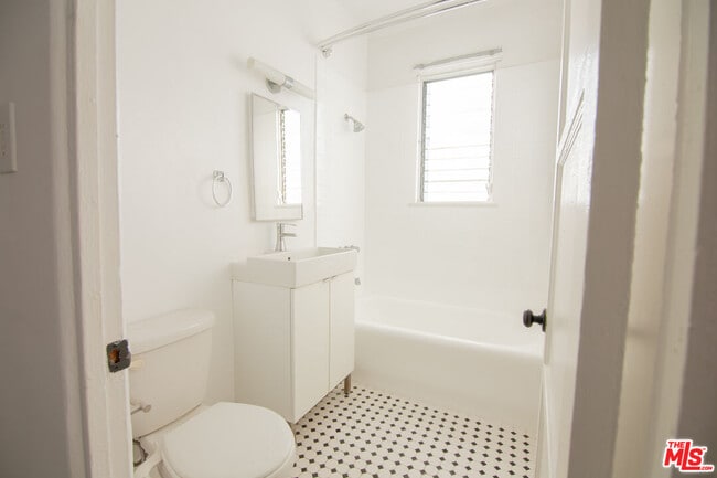 Photo - 1201 N Crescent Heights Blvd Unit 504