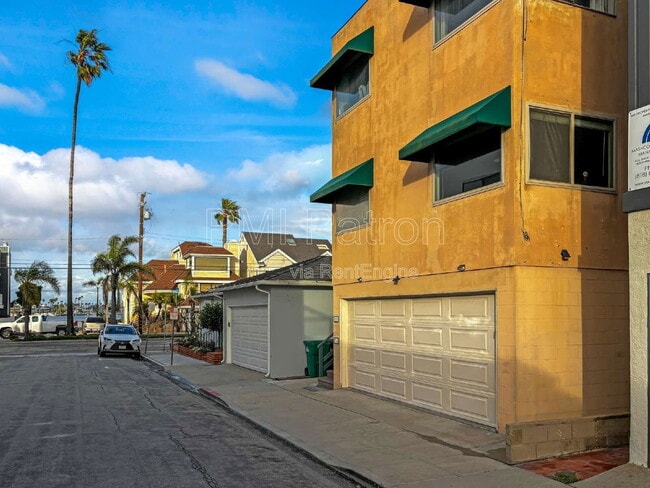 Building Photo - 26 69th Pl