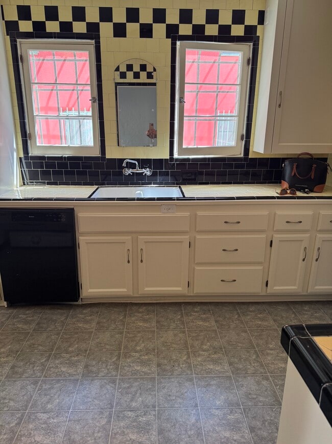 Photo - 7940 Blackburn Ave Unit 7940