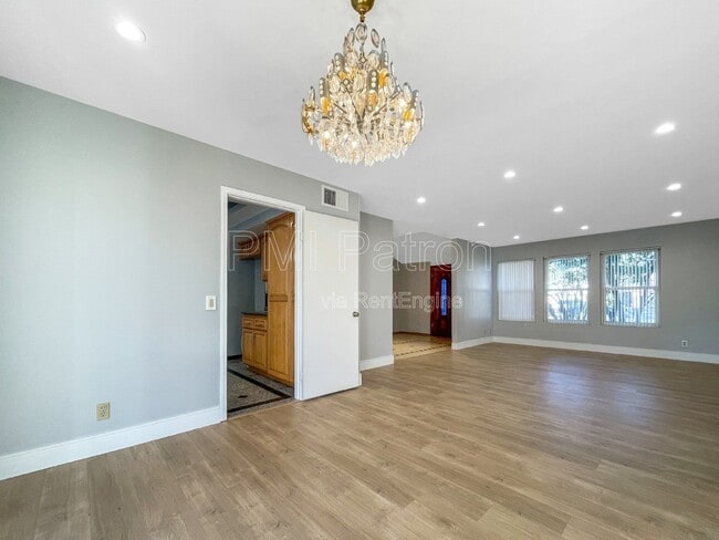 Photo - 9564 Peartree Ln