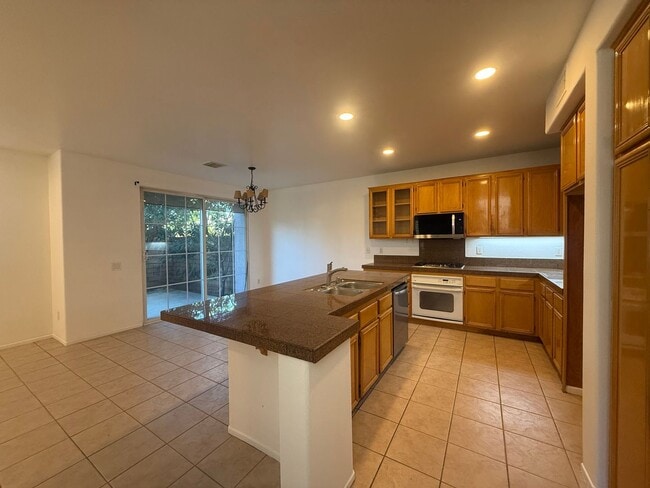 3 bed, 2 1/2 bath home in East Simi Valley - 3 bed, 2 1/2 bath home in East Simi Valley
