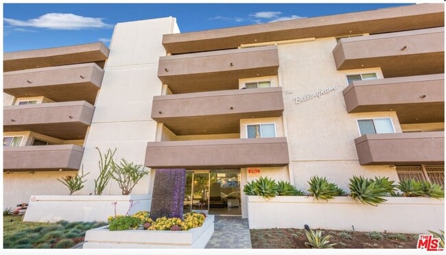 Building Photo - 5260 Bellingham Ave Unit 207