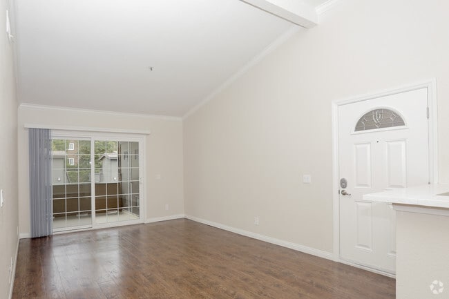 3BR, 2BA - 1200 SF - Crestwood Apartment Homes