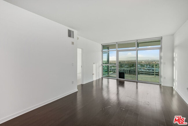 Photo - 13700 Marina Pointe Dr Unit 1019