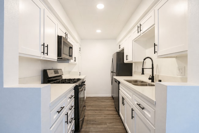 Photo - 1527 Veteran Ave