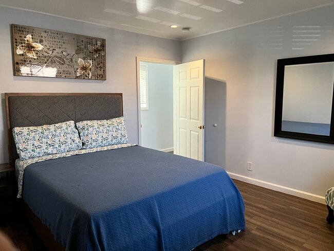 Building Photo - 10725 Westminster Ave Unit B MAIN