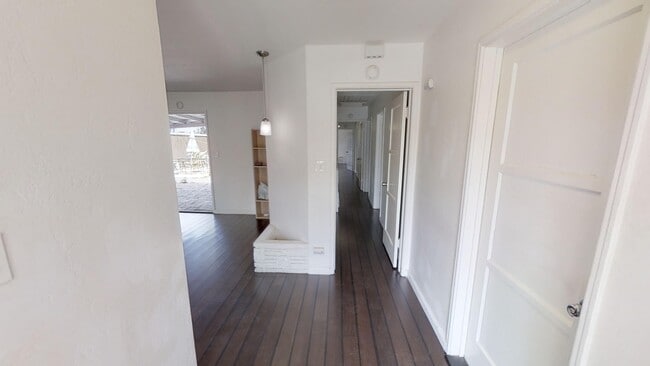 Photo - 5BD/2BA, Great Private Yard! (Lease out, p...