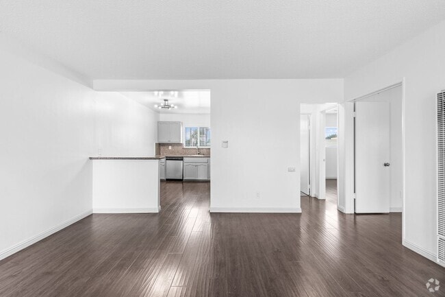 Building Photo - 1335 Stanley Ave Rental