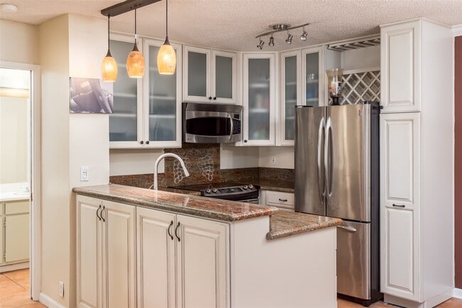 Photo - 1885 Diamond St