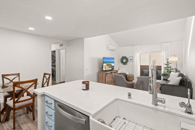 Photo - Fully Furnished 3BR/2BA Condo with Vaulted Ceilings, Close Proximity to UCSD and Medical Centers!... Unit 231