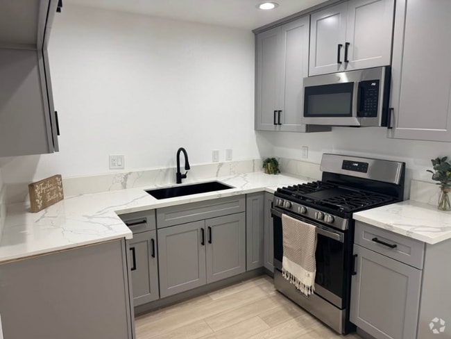 Building Photo - 5776 Rostrata Ave Rental