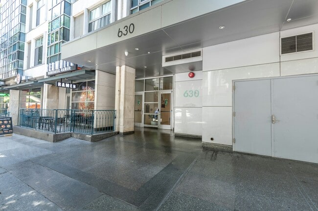 Photo - 630 W 6th St Condo
