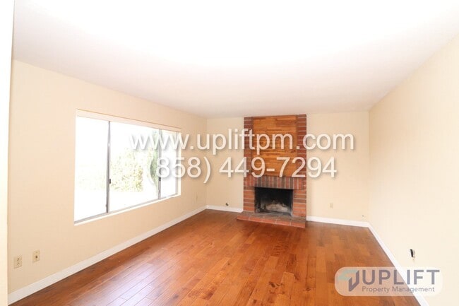 Photo - 3 Bed, 2 Bath House w/ 2-Car Garage, Priva...