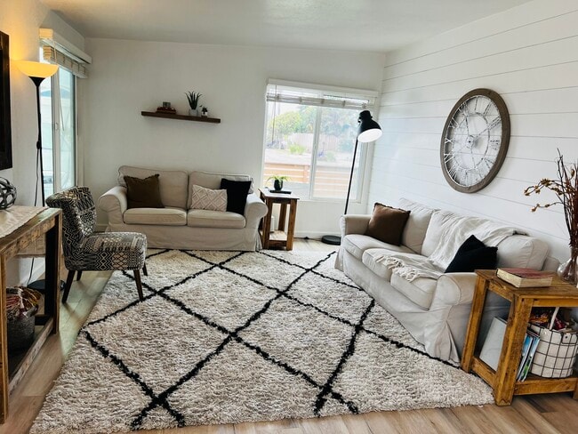 Building Photo - 719 Holly Ave Unit # 2