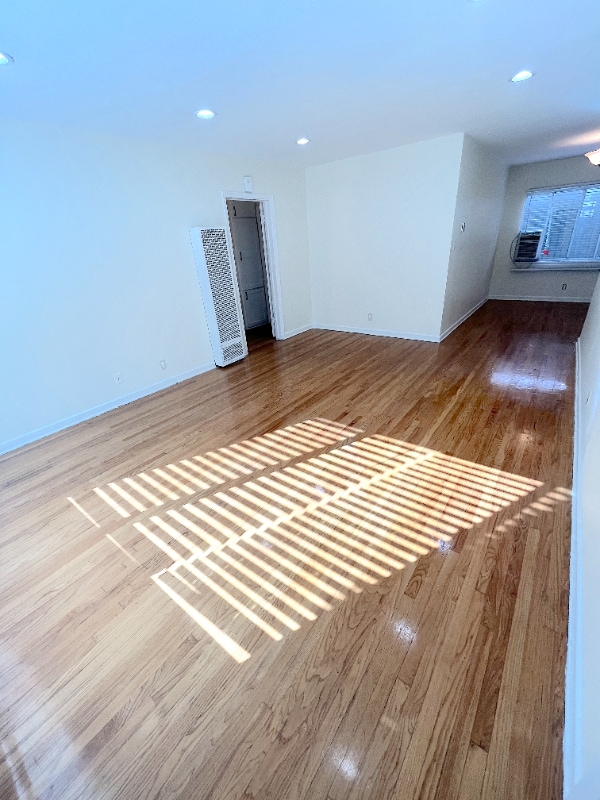 Building Photo - 1417 N Harper Ave