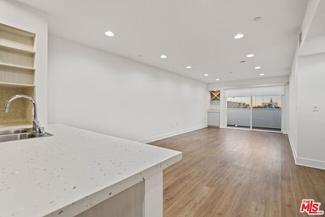 Photo - 1539 Beloit Ave Unit 214