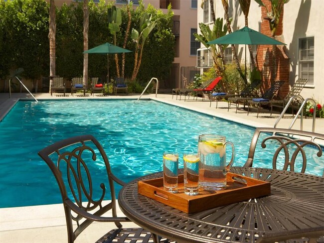 Lindbrook Manor Apartments Pool - Lindbrook Manor Apartments