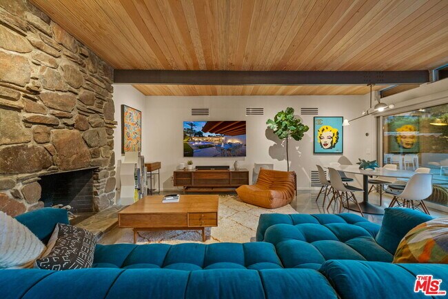 Photo - 207 N Debby Dr