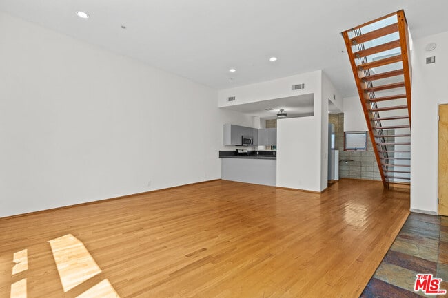 Photo - 343 Rennie Ave