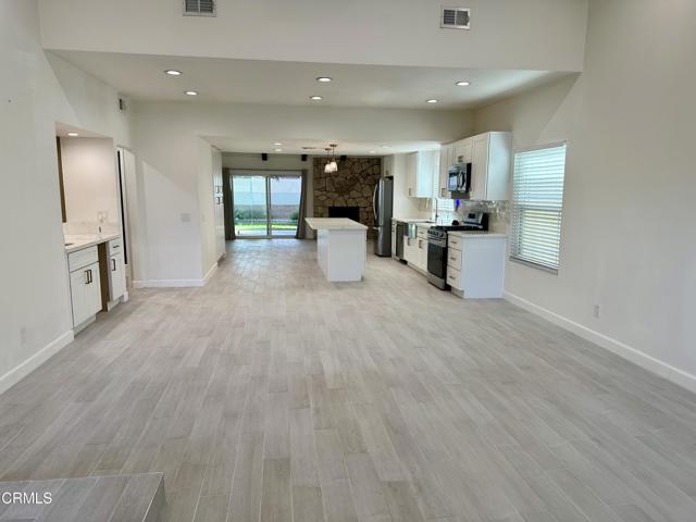 Photo - 20746 Schoenborn St