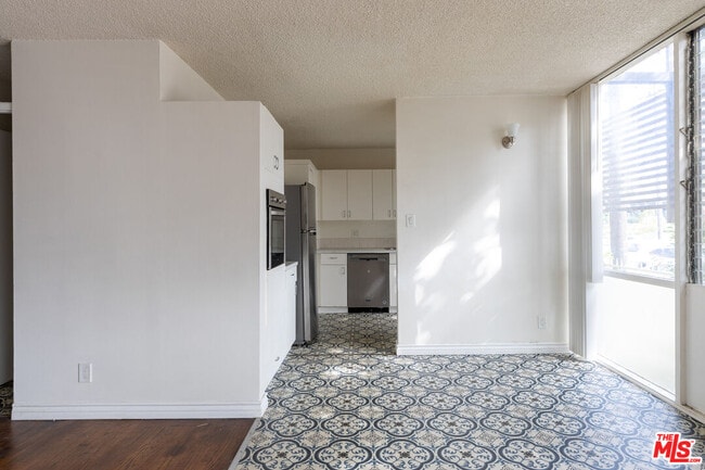 Photo - 11133 Rose Ave Unit 9