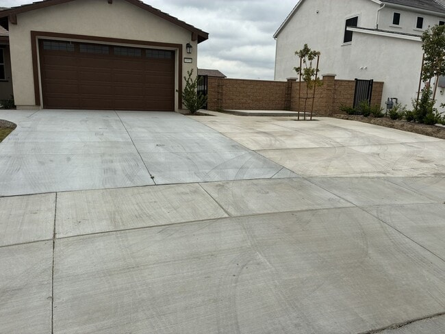 Photo - Spacious 4-Bedroom Single-Story Home with Large Backyard