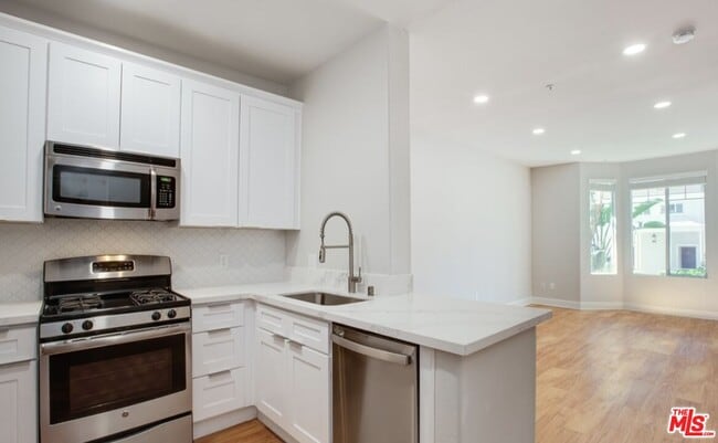 Photo - 5557 W 6th St Unit 1-117