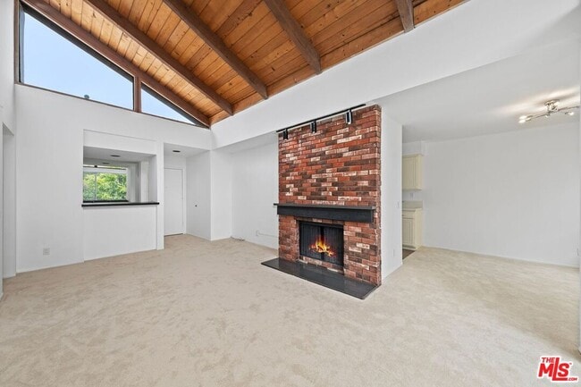 Building Photo - 1340 S Beverly Glen Blvd Unit 303