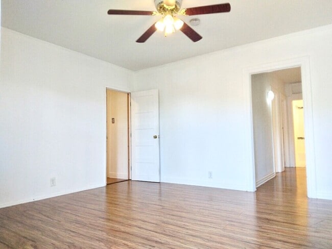 Building Photo - 1532 W 29th St Unit 29th Street