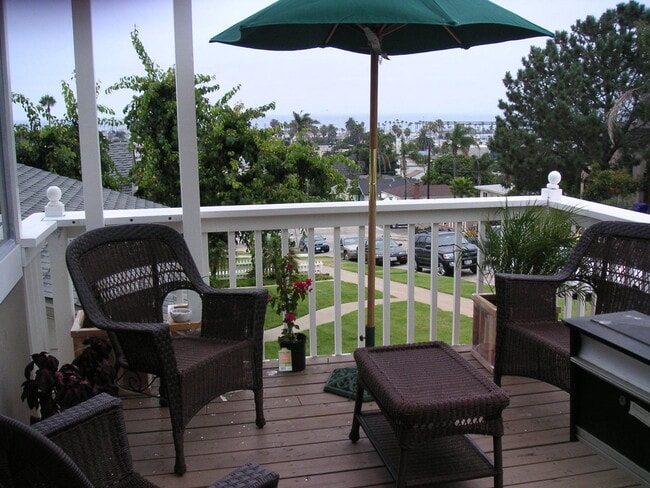 Image showcasing Miami Beach, FL Homes for Rent with Water View