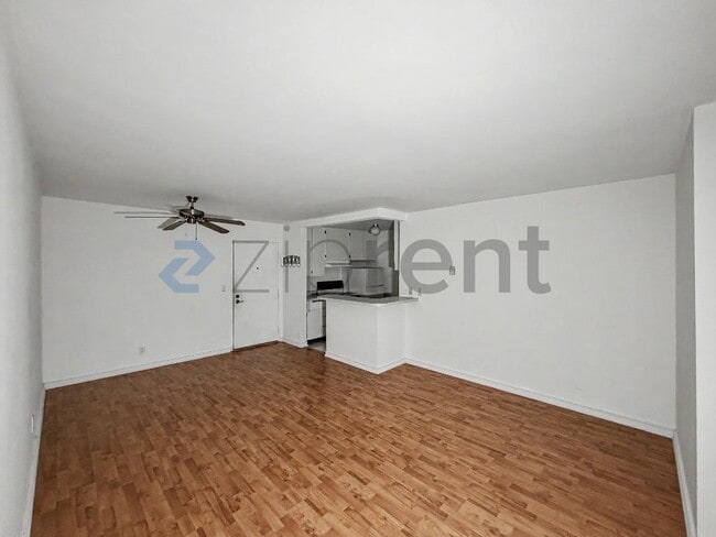 Building Photo - Unit H1030