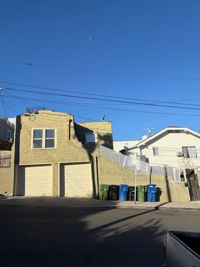 Photo - 2+1 w/all appliances + garage in central L...