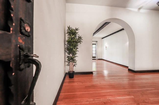 Entrance - 141 N Orange Dr