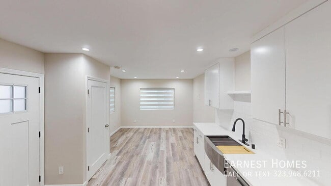 Building Photo - 2809 W 46th St