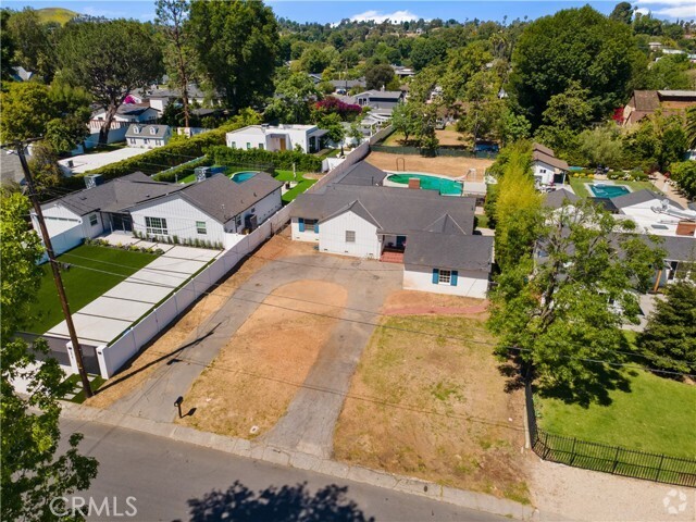 Building Photo - 5835 Jumilla Ave Rental