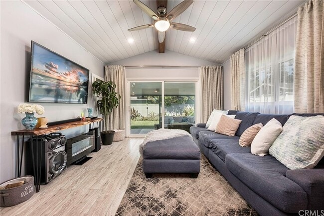 Photo - 5635 Pimenta Ave