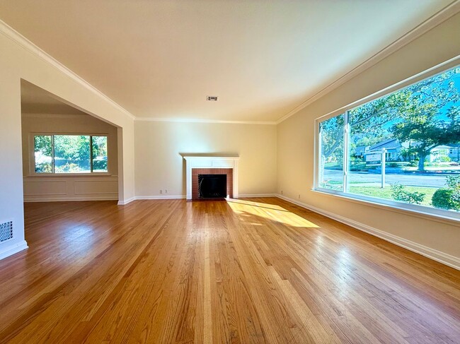 Photo - 1369 Norton Ave