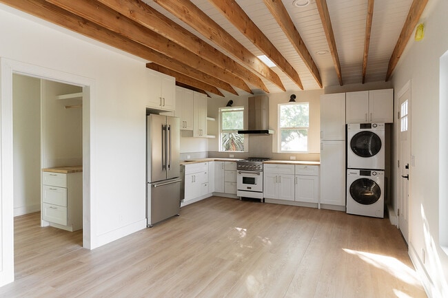 Photo - 2841 Los Feliz Dr