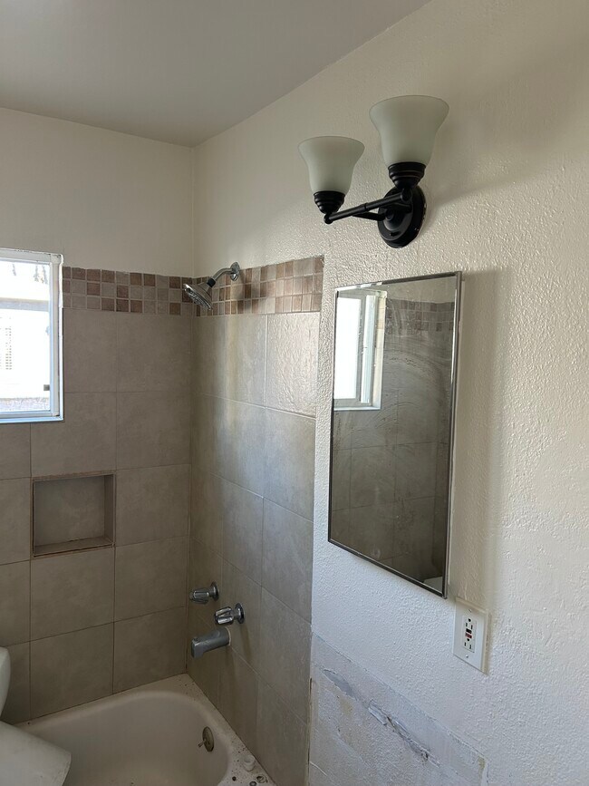 BATHROOM - 422 W Laurel St