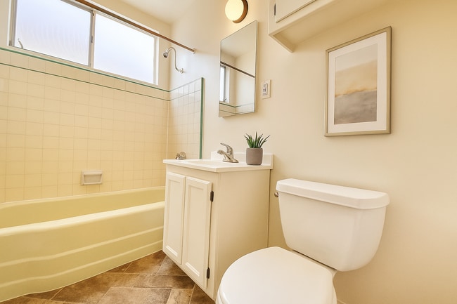 Photo - 5625 W Jefferson Blvd Unit 1