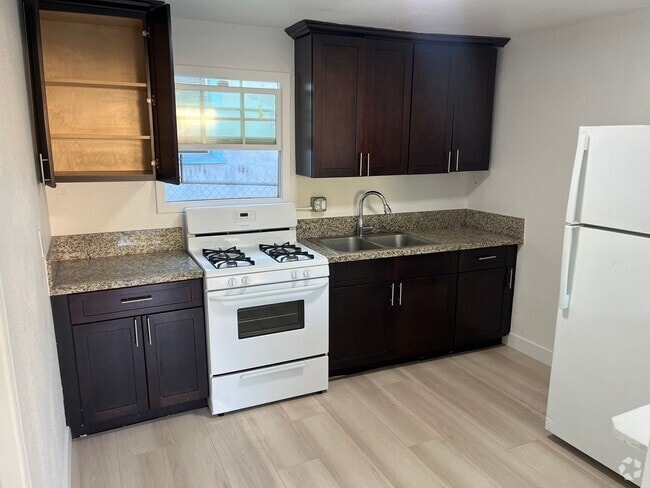 Building Photo - East 1st St Unit 3442 1/2 Rental