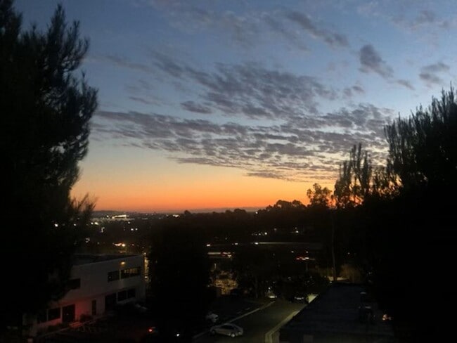 Building Photo - Perfectly located 2 bed, 2 bath condo in San Diego's Bay Ho area Unit 238