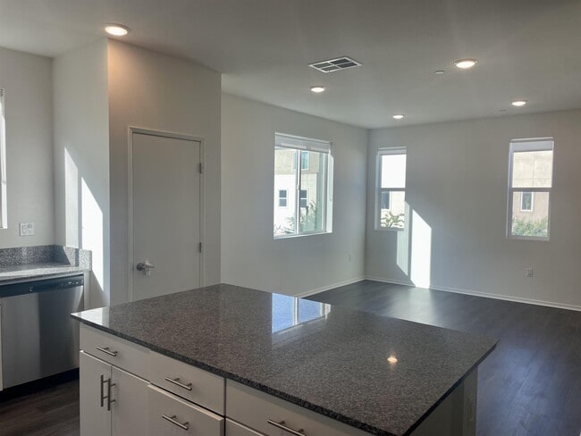 Photo - 5208 Surfwalk Wy