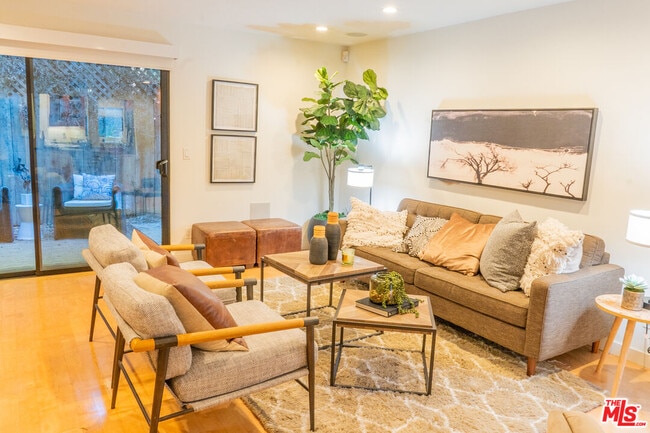 Building Photo - 880 Hilldale Ave Unit 10