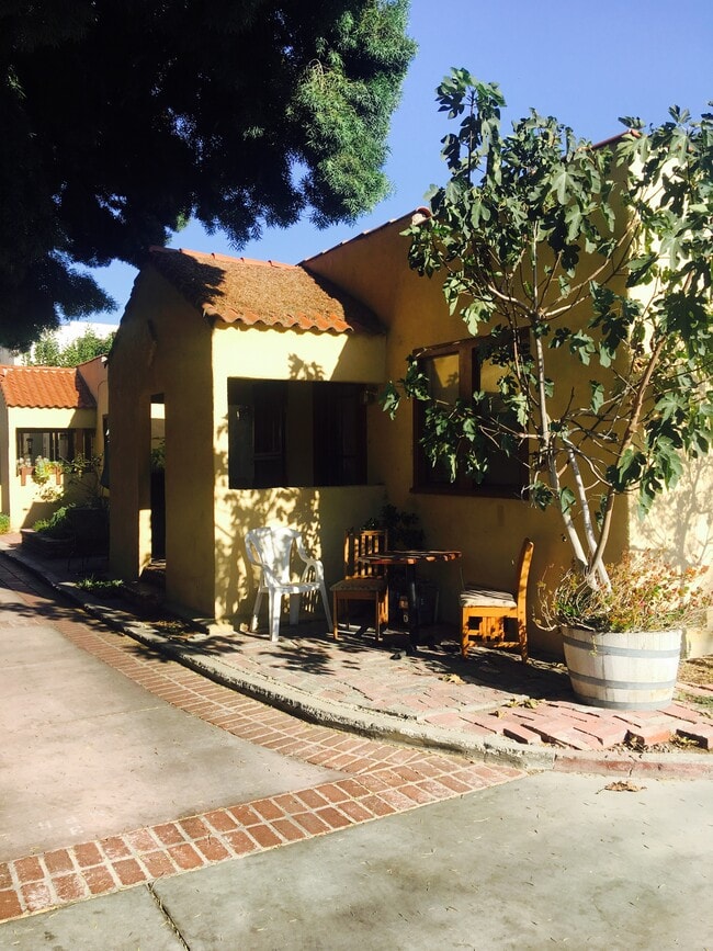 Photo - 5031 Bakman Ave