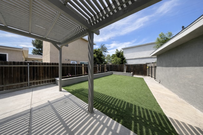 Photo - Private Turfed Yard! Large 5 Bed / 3 Bath House on Dorothy